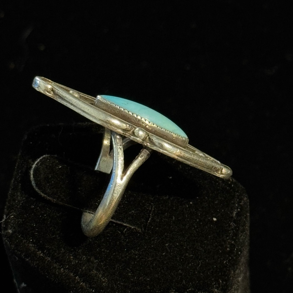 Vintage Native American Turquoise Sterling Silver Ring Size 7.75 - Picture 2 of 4